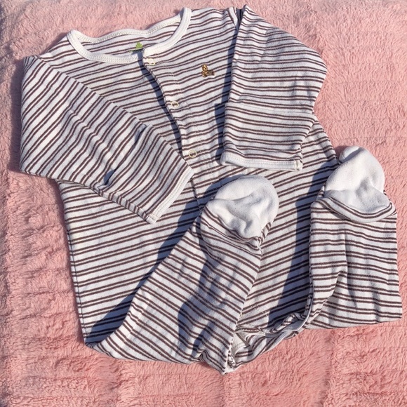 ⭐️Lot of 4⭐️ 3-6M Gap/Old Navy Onesies, Footies - Picture 2 of 13